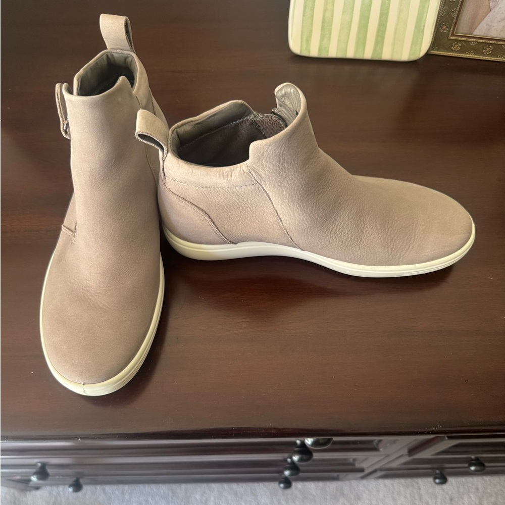 Women’s ecco unbuckle zip sneaker